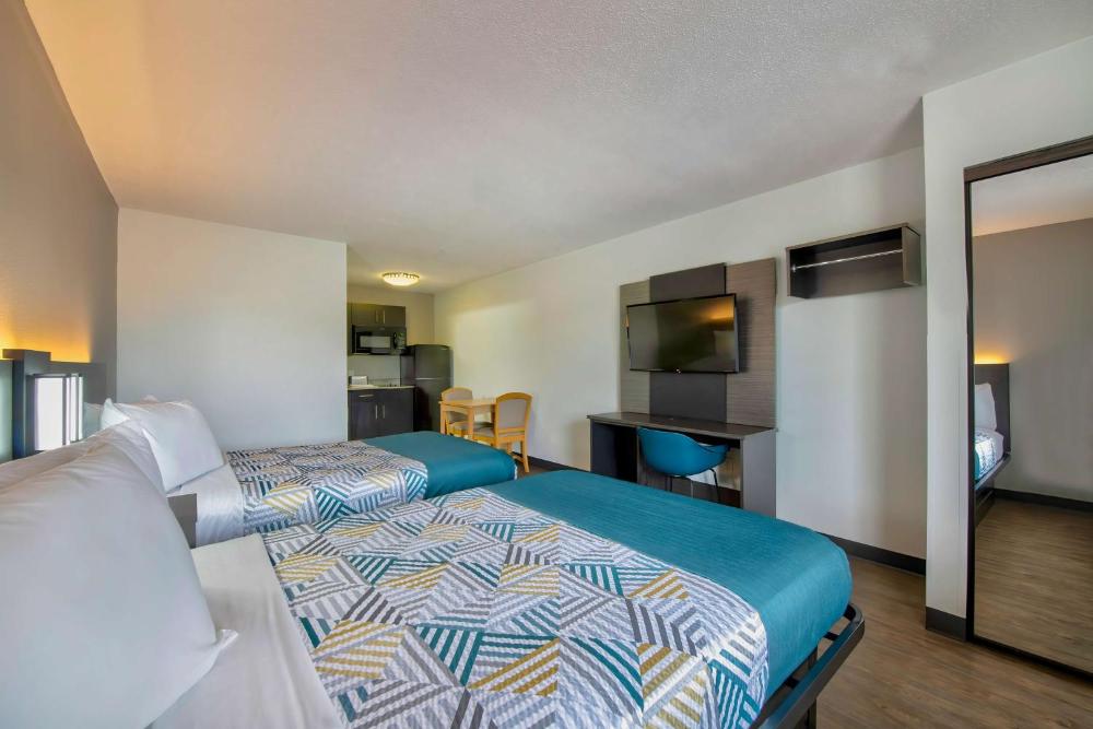 Quadruple Room - Non-Smoking interior